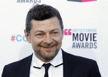 Andy Serkis plays dual role in “Hobbit” – Gollum and director