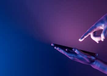 Hillicon Valley — Tech giants rally to stifle competition bills 